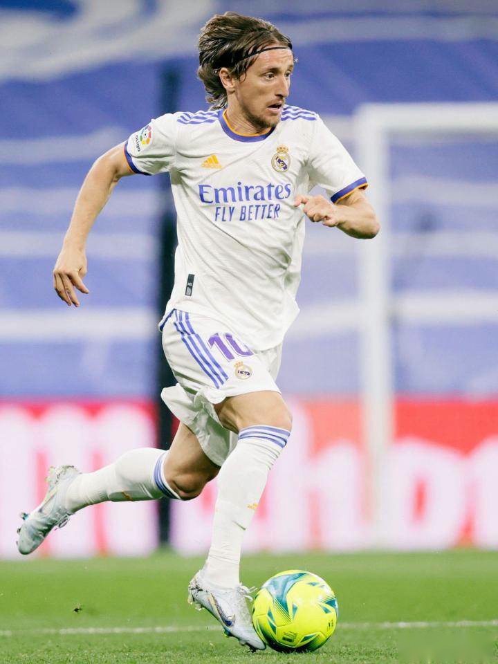 马金：恩里克要求非常高，我31岁了也依然有需要